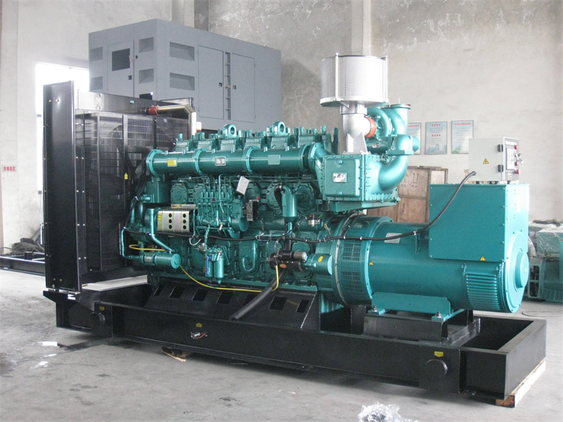芝罘200KW 柴油发电机的油耗是多少？